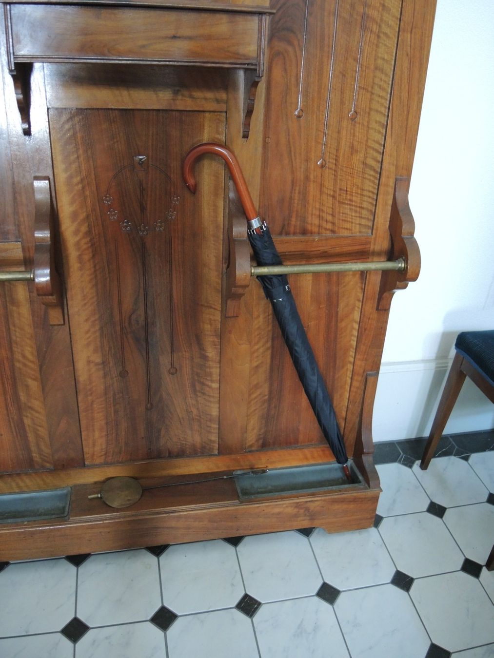 Garderobe: Garderobe  (Cafe Garderobe) – Gebraucht aus Oberhofen am Thunersee von buebeneggwaren 3