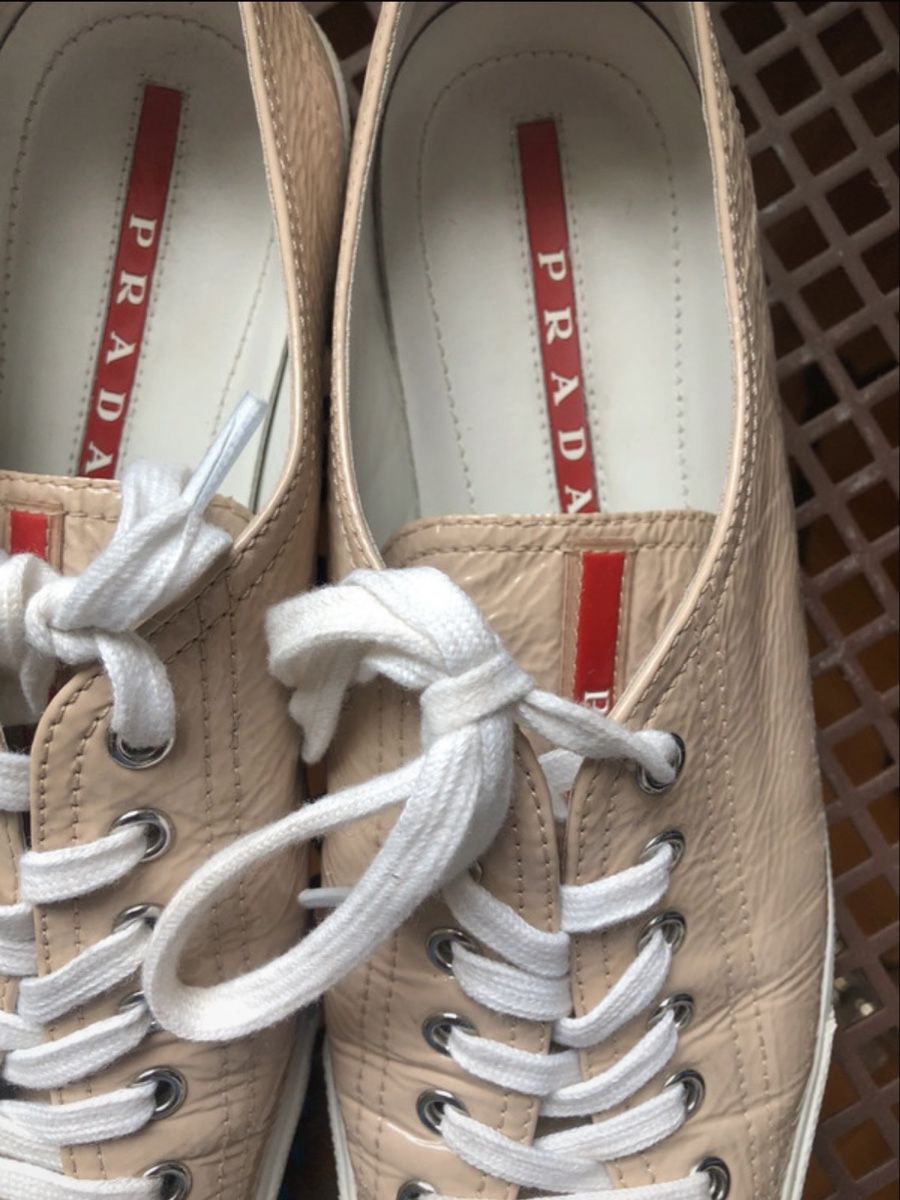Prada Chaussures femmes: Prada Turnschuhe beige Grösse 40.5 – D'occasion à Altendorf par glo_2xn7 1