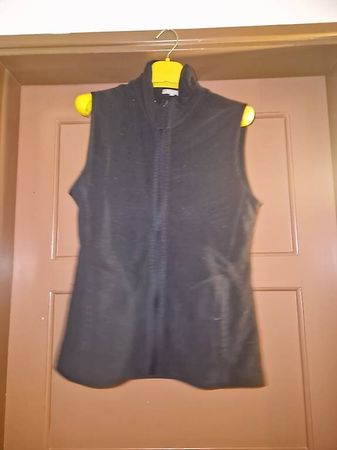 Gilet donna nero con zip e collo alto