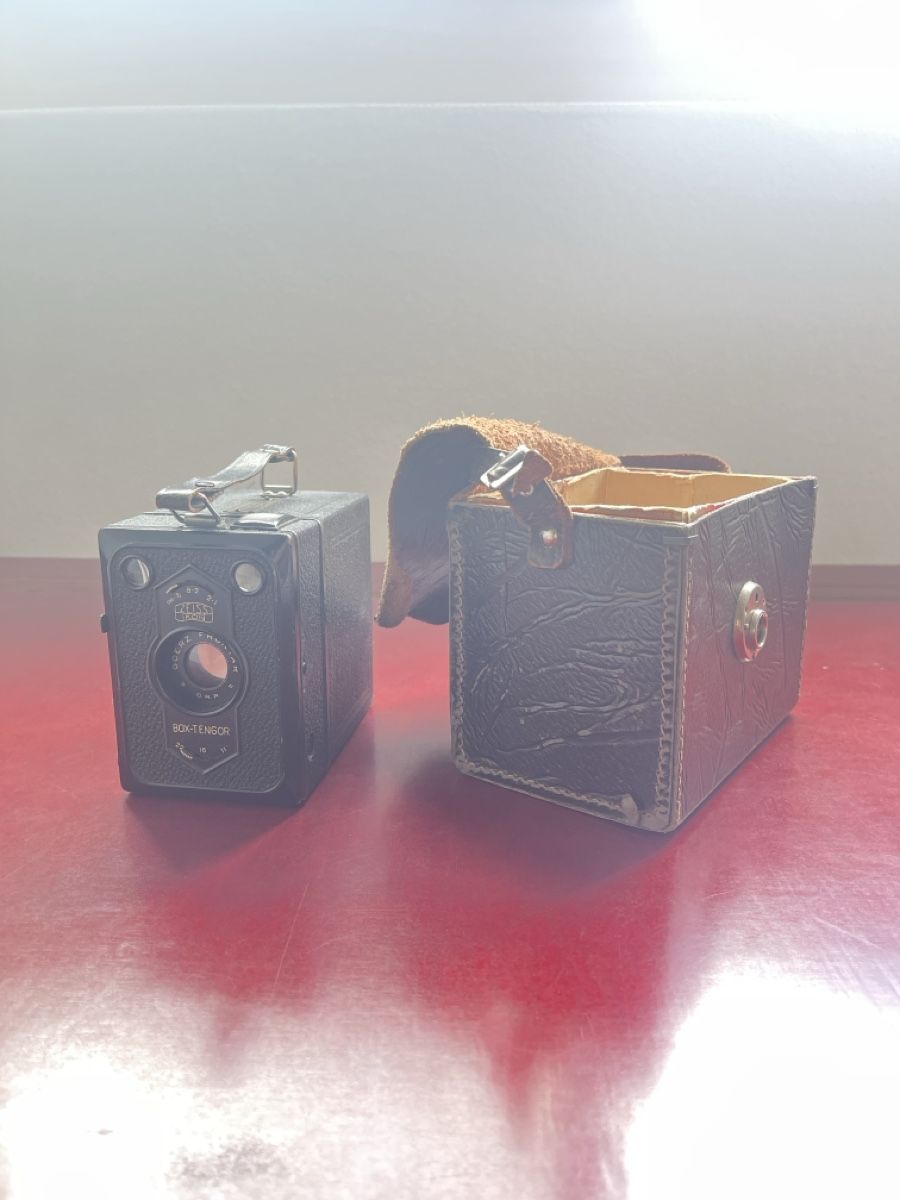 Zeiss Kamera: Zeiss Ikon Box-Tengor Kamera – Gebraucht aus Basel von gutglueck