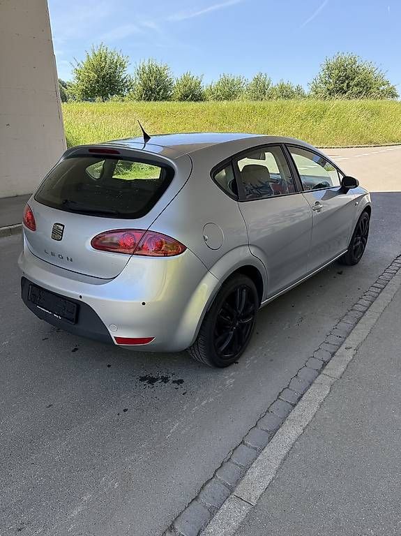 Autos: Seat Leon 2.0TDI  – D'occasion à Tägerwilen par Graw95 1