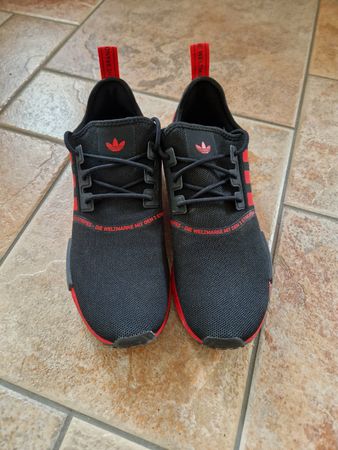 Adidas NMD_R1 Sneaker, Schwarz/Rot, Gr. 45 1/3, Top Zustand!
