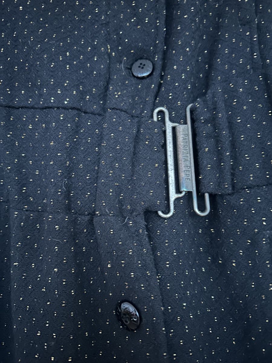Patrizia Pepe Cappotti: Patrizia Pepe Black & Gold Coat – Nuovo (secondo la descrizione) da Binningen venduto da can_s2yh 4