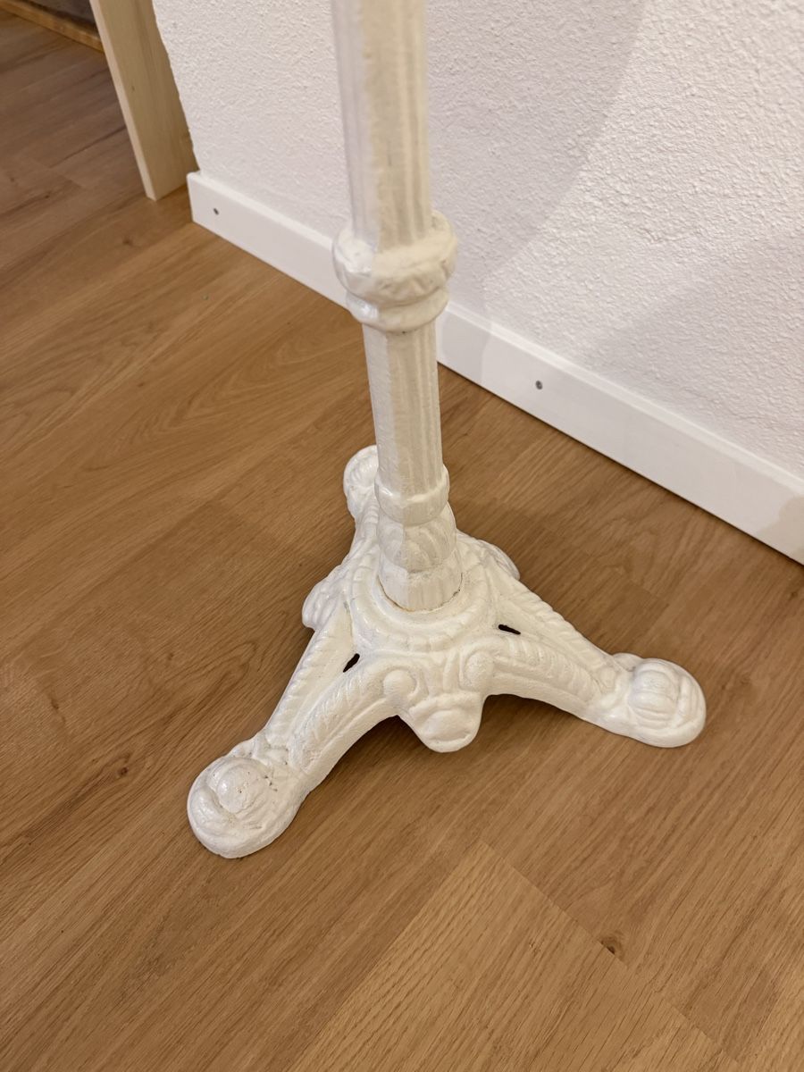 Sonstiges Mobiliar: Tischfuss Eisenguss weiss – Gebraucht aus Gunten von starfish3 2