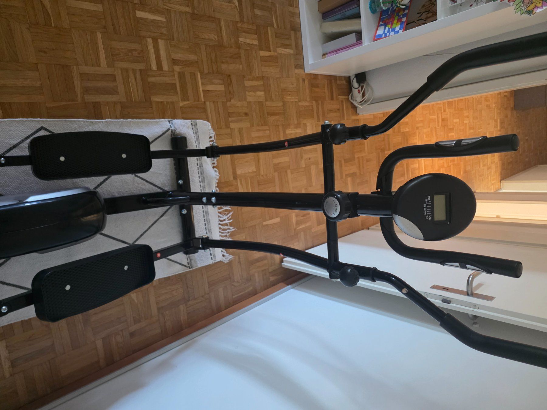Hometrainer: Crosstrainer schwarz mit Trainingscomputer guter Zustand – Usato da Urdorf venduto da dus_9l9j 3
