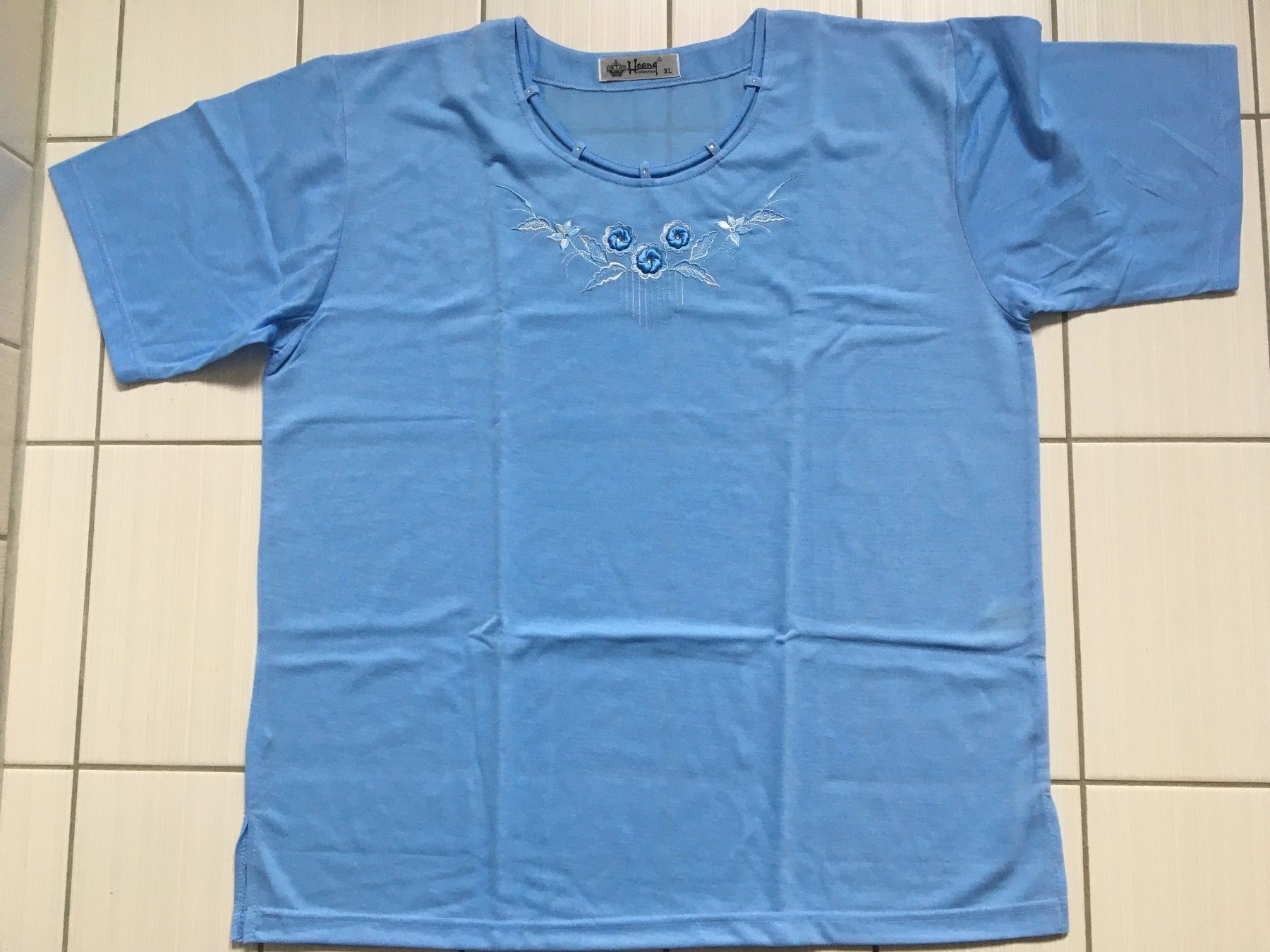T-Shirts: T-Shirt XL – Neu und originalverpackt aus Arth von Vrecam51