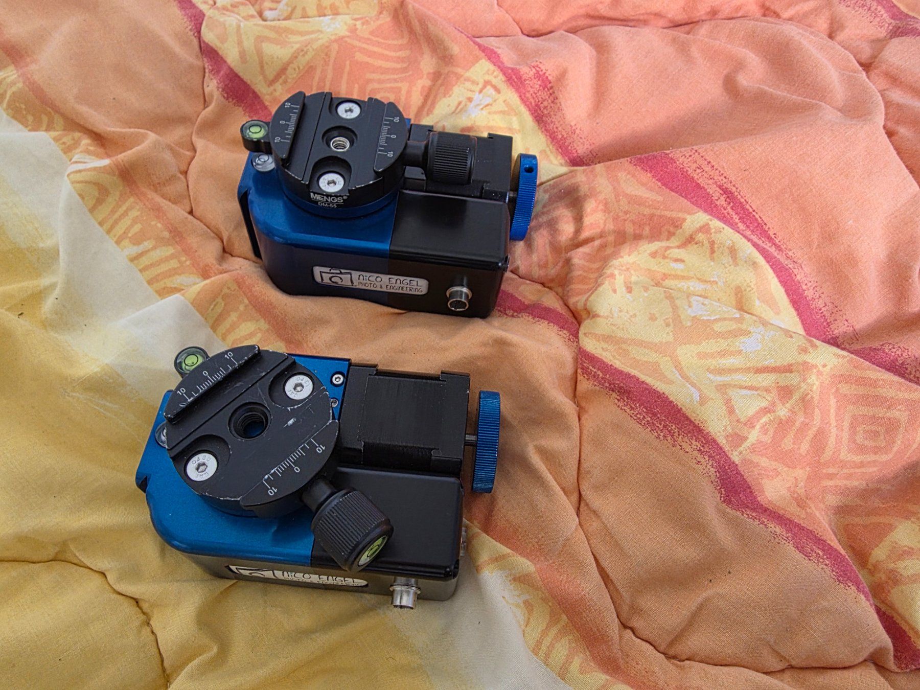 Appareil photo: Black Forest Motion Pan-Tilt mit Pine Motion Controller – D'occasion à Eiken par Marcovolt 1