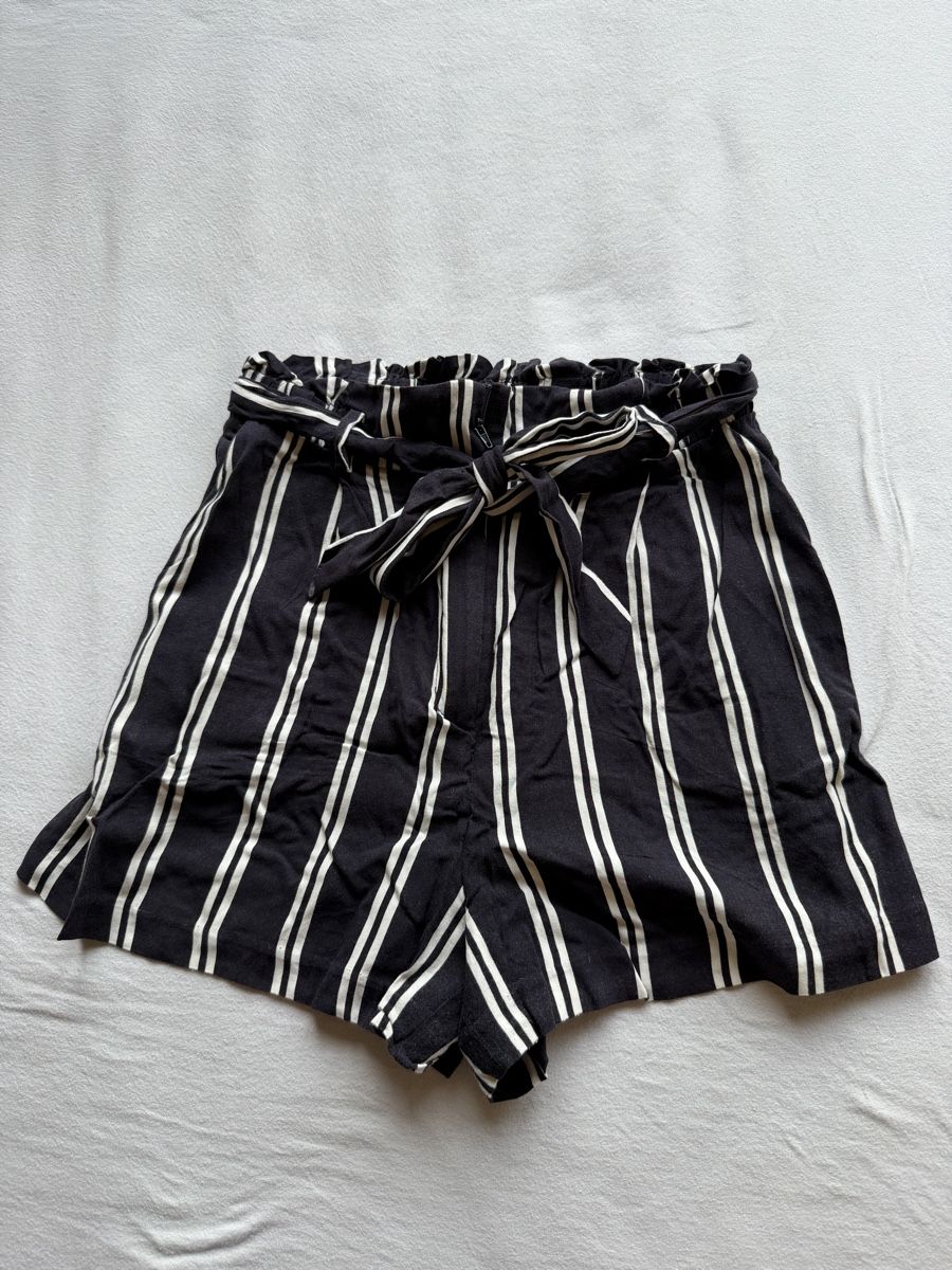 H&M Pantaloni: H&M Shorts / 40 – Usato da Kleinandelfingen venduto da lau_10