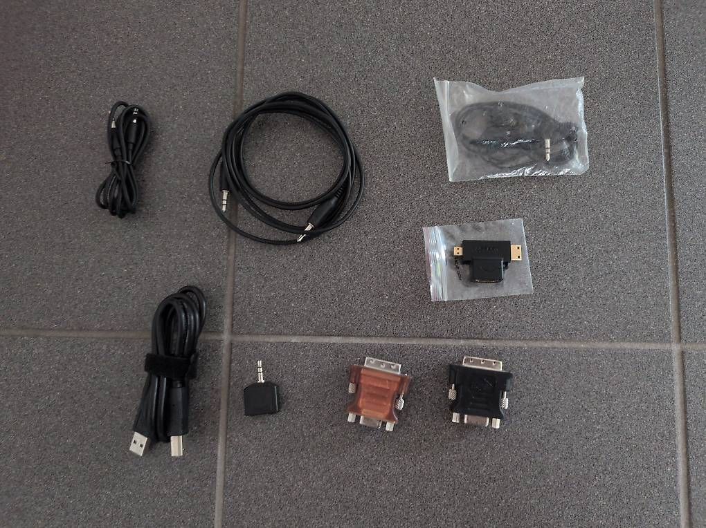 Tutti gli attrezzi: Adapter, Gerätekabel & antistatische Verpackungen – Usato da Luzern venduto da distract