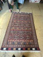 Tapis géométrique tribal  134 × 205  excellent état