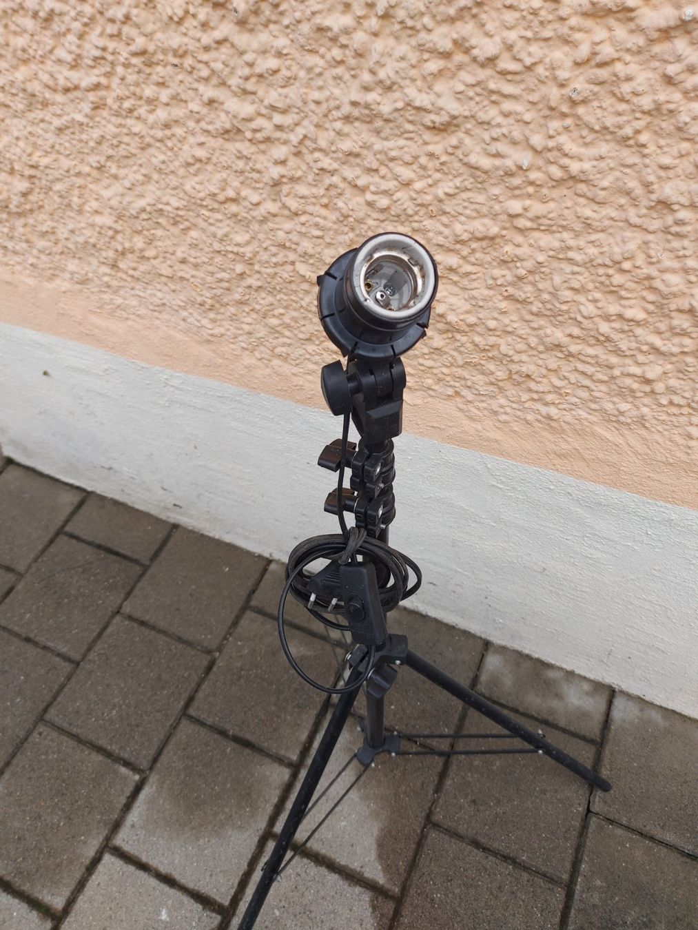 Stative & Stativköpfe: schwarzes Teleskop-Stativ; Lampenstativ; mit E27Sockel – Gebraucht aus Rheinau von profitronic.shop 2
