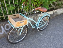 Damenvelo hellblau mit Transportkiste