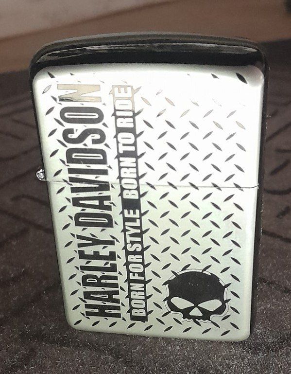 Accendini: Briquet kérosène Harley Davidson Skull – Nuovo e nell'imballaggio originale da Allens venduto da MADE.IN.ROCK.N.ROLL