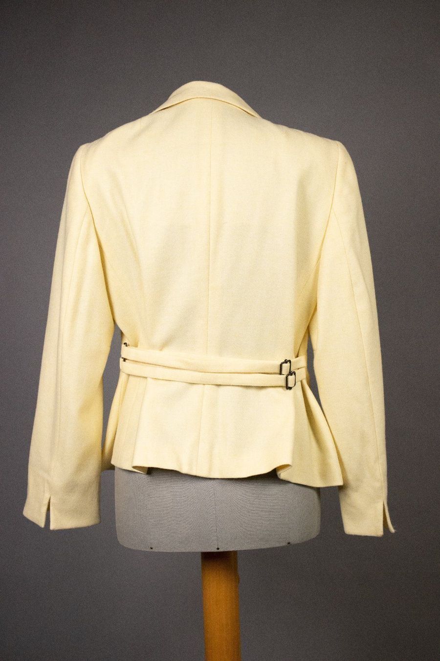 Giacche: AKRIS Jacke aus Kashmere und Wolle Gr.S – Usato da Hombrechtikon venduto da BAZ-Vintage 1