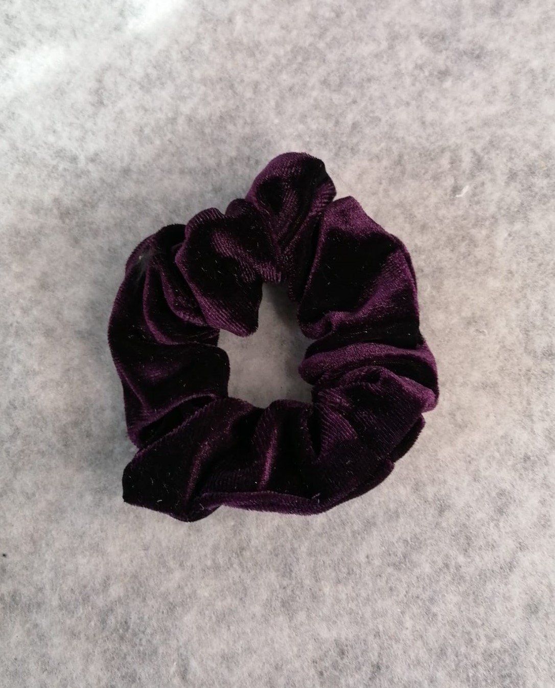 Accessori per capelli: Scrunchie /Haargummi aus Samt – Nuovo (secondo la descrizione) da Grächen venduto da Hel7890