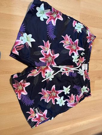 Bade Shorts mit Blumenmuster
