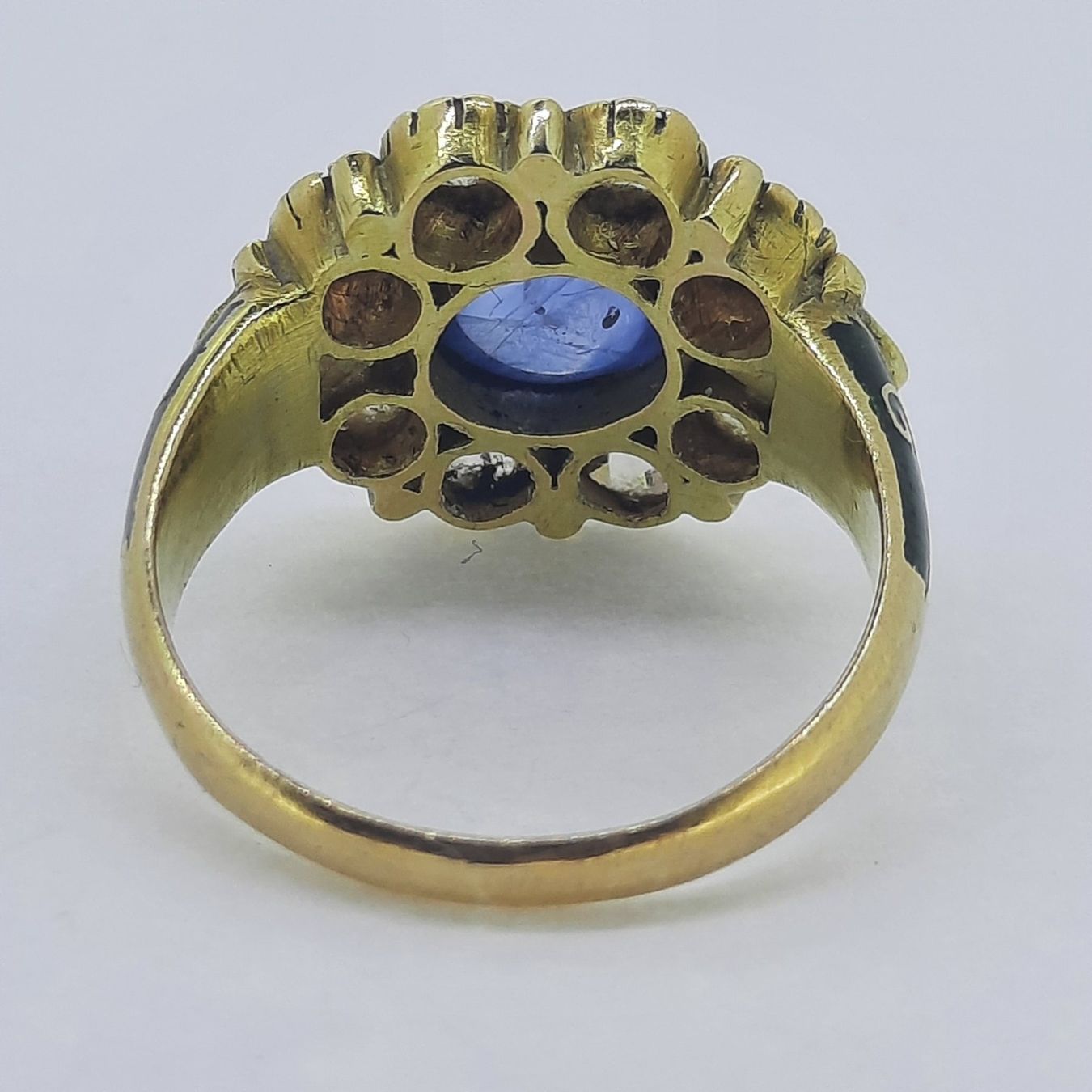 Anelli: Wunderschöner Goldring mit 8 edlen Altschliff Diamanten – Usato da Unterägeri venduto da Altgoldschmuck 8