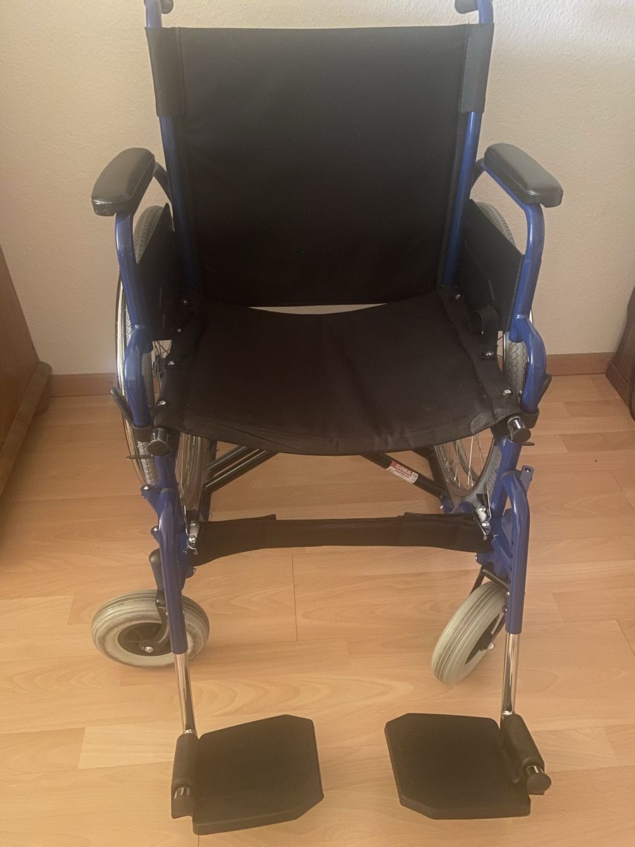 Sedie a rotelle: Sedia a Rotelle usata, pieghevole, con accessori.2 cuscini. – Usato da zollikofen venduto da centauro6969