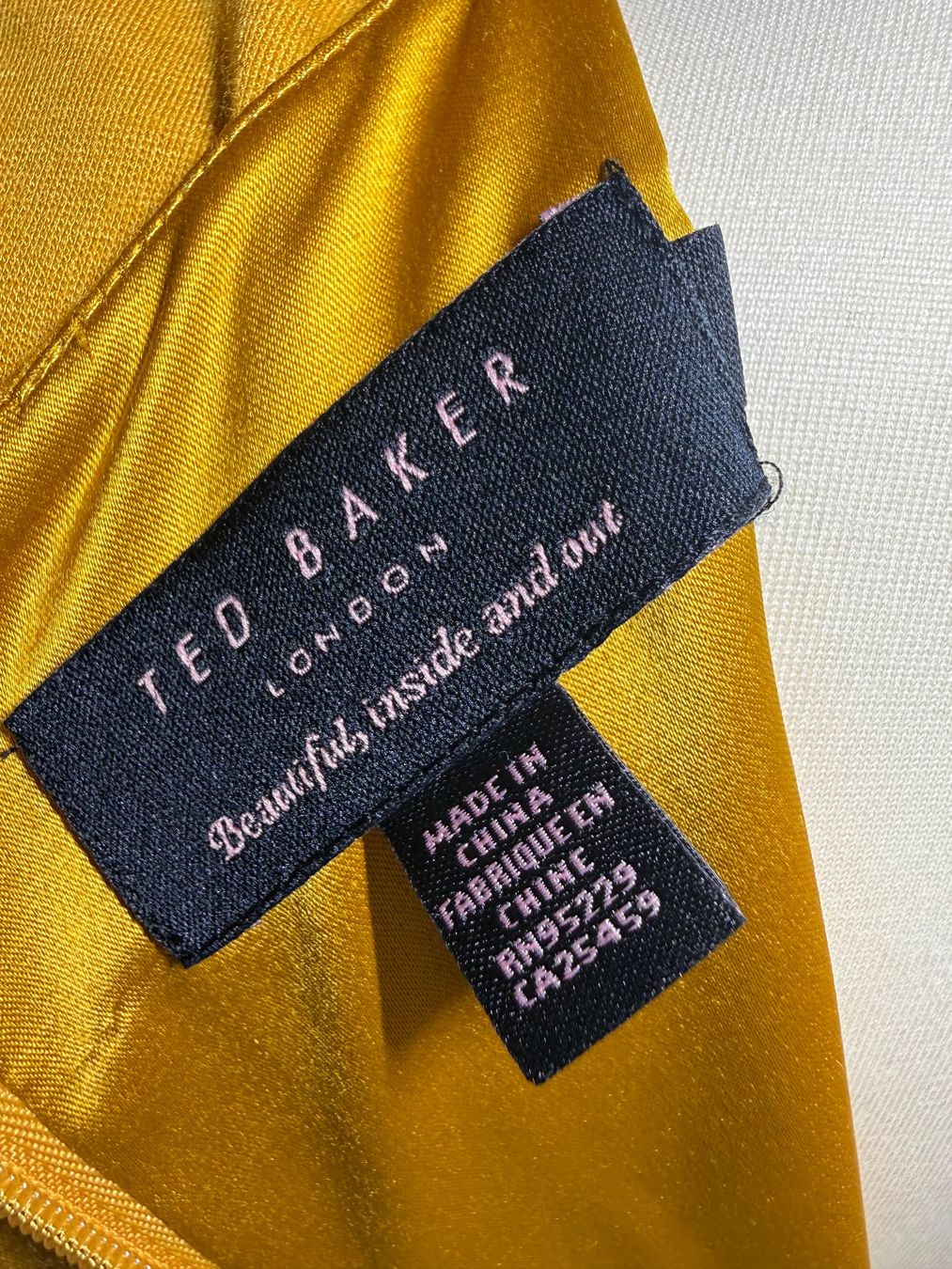Ted Baker Kleider: Robe sans manches moutarde Ted Baker – Gebraucht aus St-Maurice von Sandrinette123 3