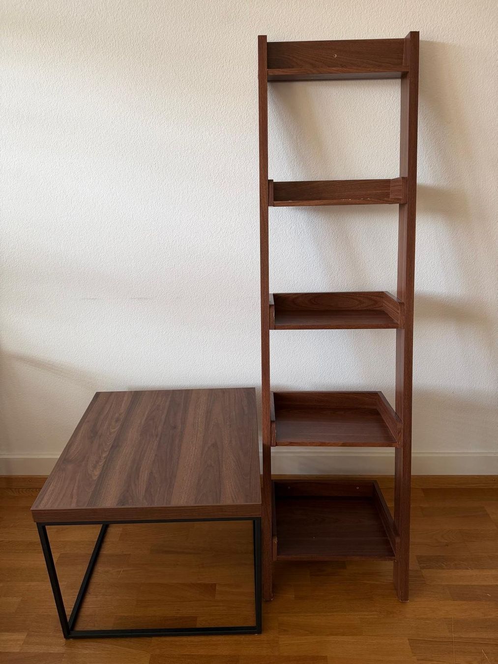 Set de table et chaises: Schönes Regal/Tisch Set, – D'occasion à Bern par pacolino22