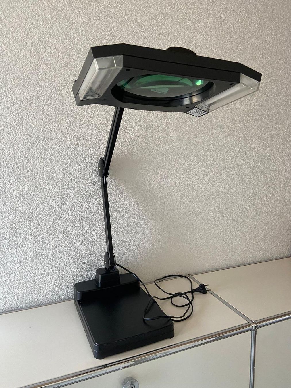 Lampade: MAUL Lupenleuchte / Lampe mit Standfuss – Usato da Laupersdorf venduto da Borer_Liquidationen 1