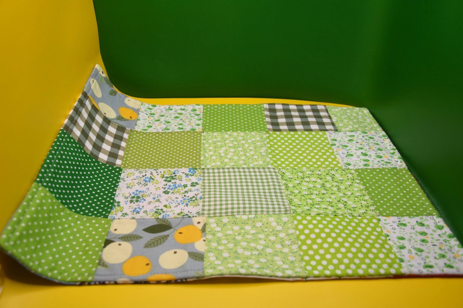 Tessuti: Patchwork-Tischset mit beidseitigen Motiven in div. Farben – Nuovo (secondo la descrizione) da St. Gallen venduto da Elmarotto 3