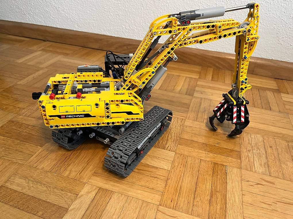 Baukästen: Lego Technic Bagger – Gebraucht aus Bassersdorf von Anp7902 2