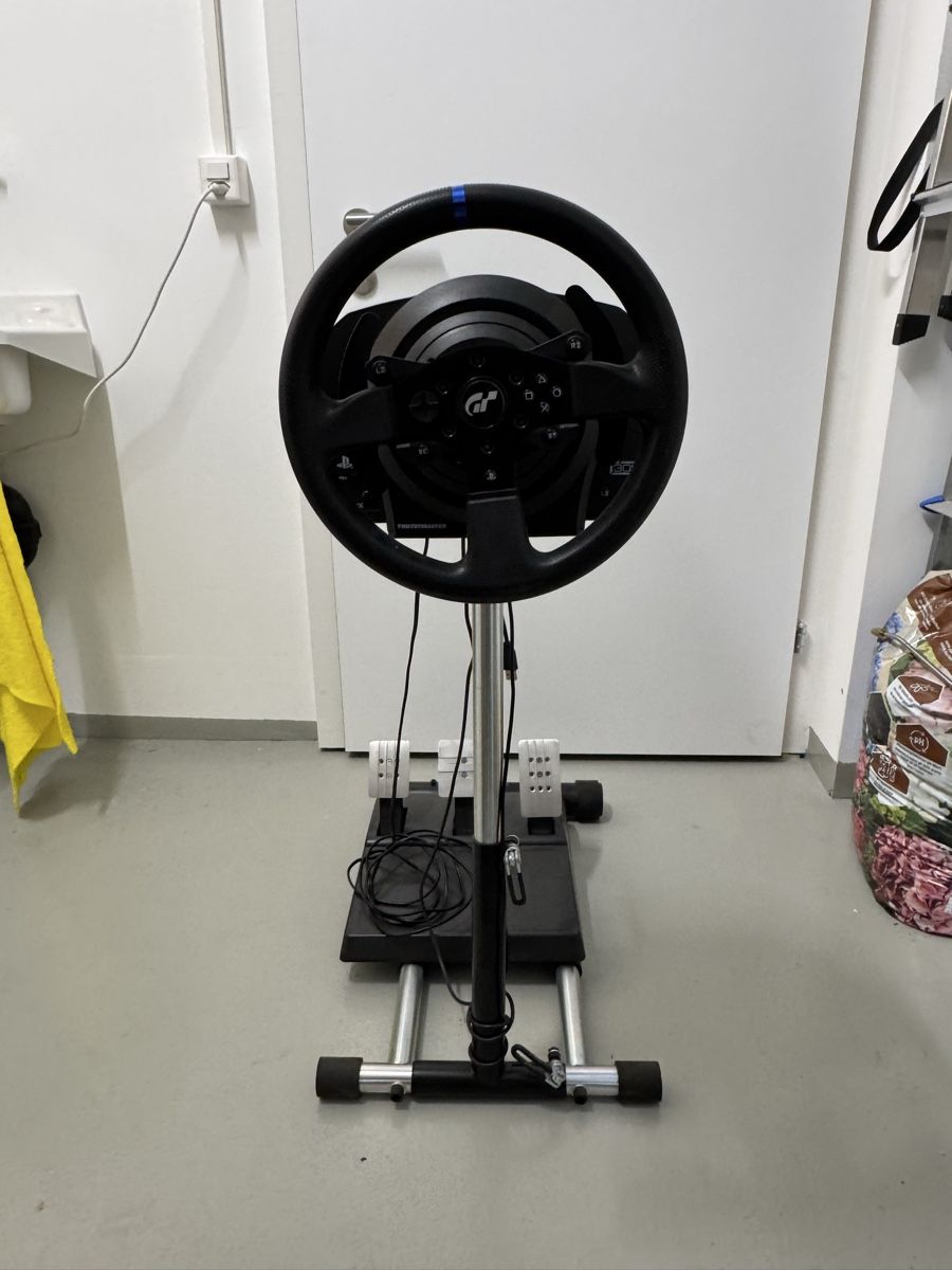Thrustmaster Controller: Thrustmaster T300RS GT Edition mit Wheel Stand Pro & Pedalen – Usato da Affoltern am Albis venduto da mhofer314 1