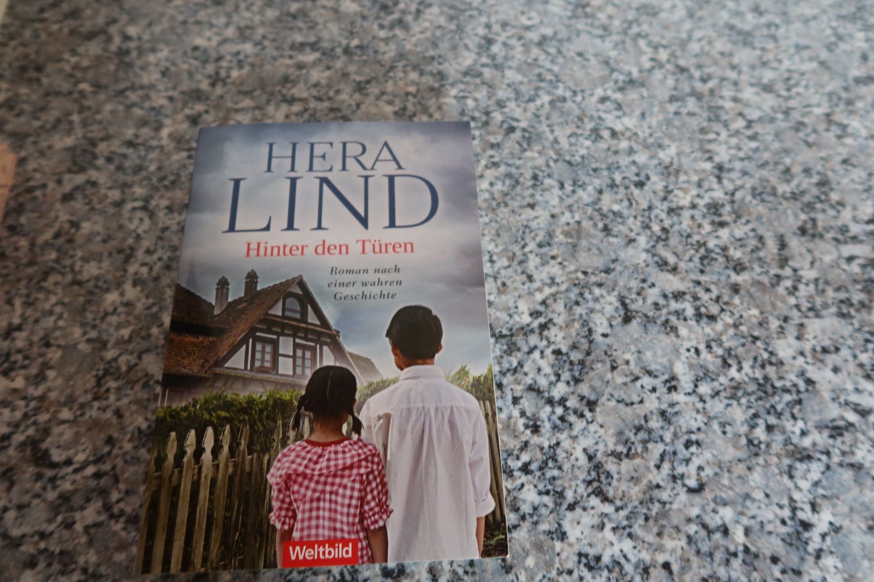 Libri: Hinter den Türen – Usato da Täuffelen venduto da Cindybussy