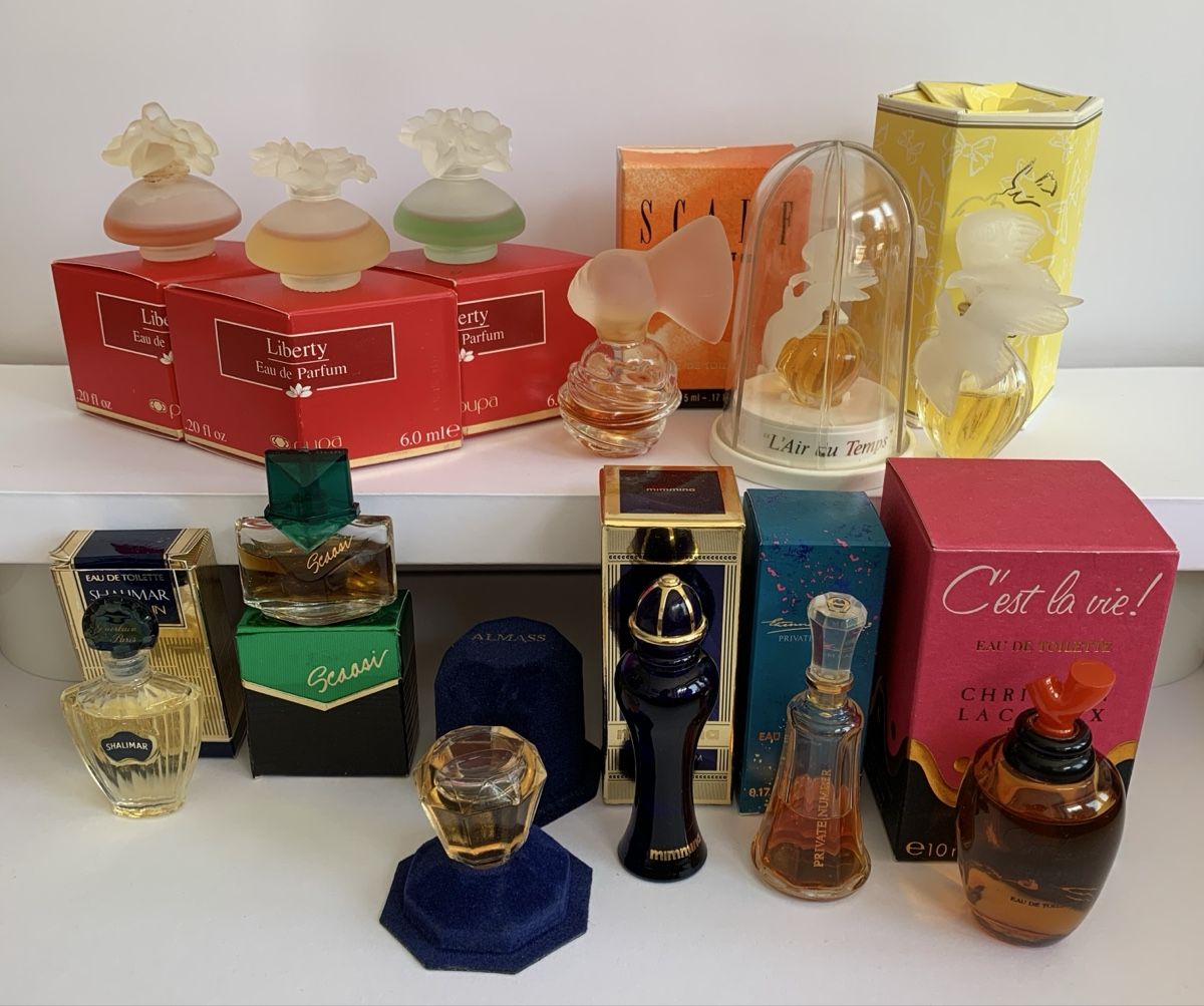 Profumi & Eau de Toilette: 12 Parfum Miniaturen (Serie E) – Nuovo (secondo la descrizione) da Hochdorf venduto da Blume007