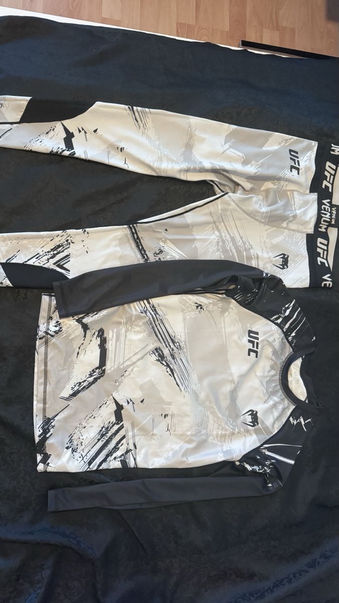 Venum Lotti di vestiti: UFC Venum Authentic Fight Kit – Usato da Brugg AG venduto da GiovanniVercetti