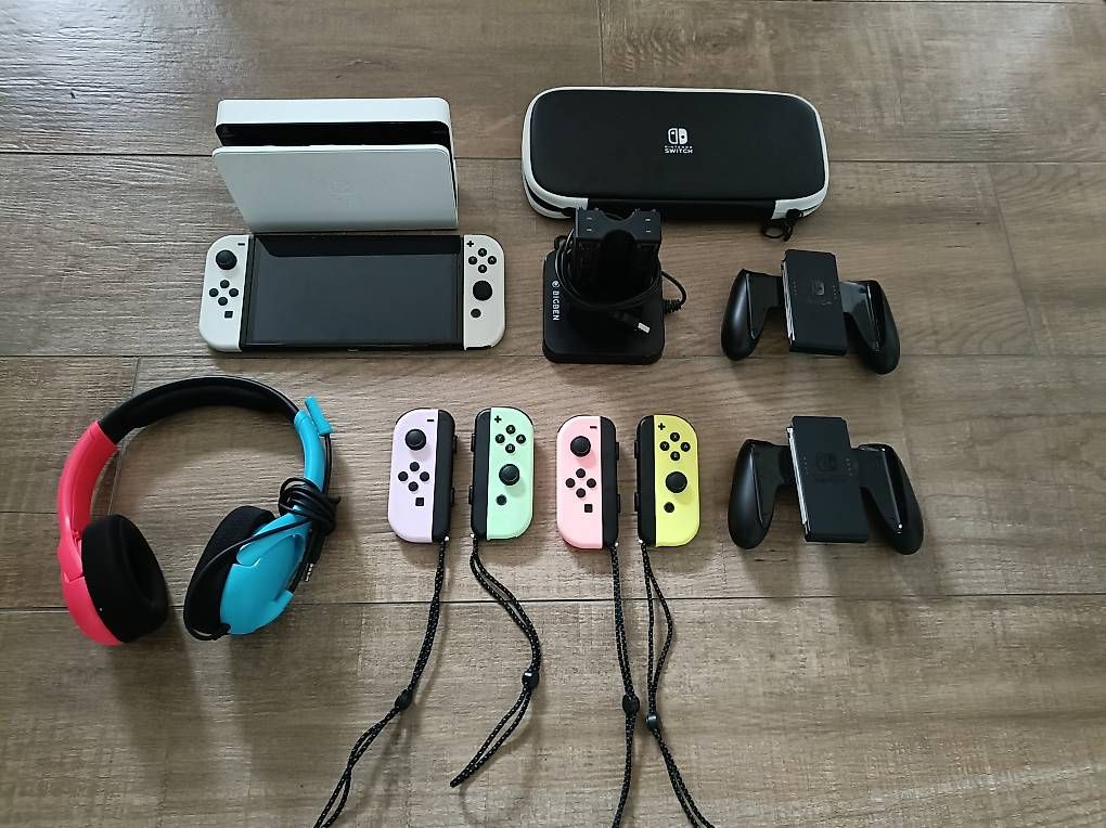 Console: Nintendo Switch oled mit Zubehör  – Nuovo e nell'imballaggio originale da Bellmund venduto da CGFB8883