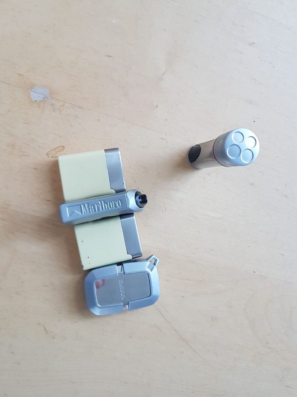 Marlboro Feuerzeuge: briquets rechargeables MARLBORO 5 pièces – Gebraucht aus Courgenay von chantalcm 1