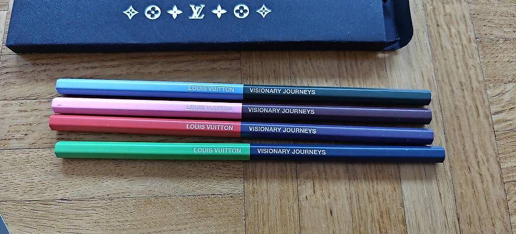 Libri: Souvenirs LV exposition Bangkok  – Usato da Versoix venduto da C0sm0p0l1t4n 2