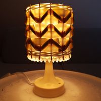 50er-60er J. gewebte Lampe aus Kunststoffrafia auf Zylinder
