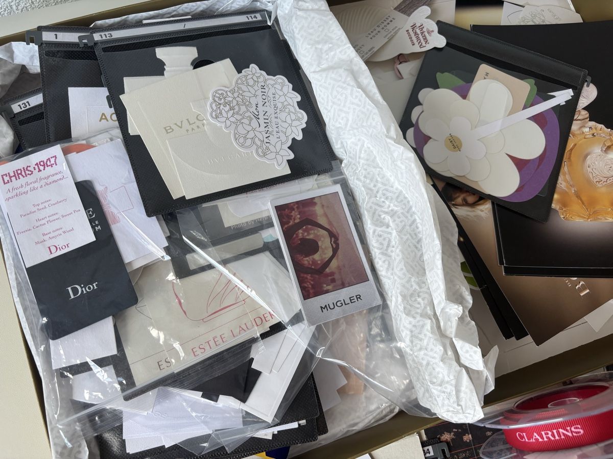 Profumi & Eau de Toilette: Lot de publicité - parfumerie – Usato da Collombey venduto da Cards07 4