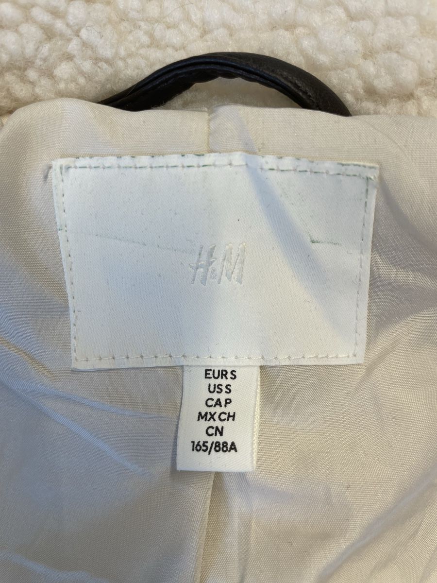 H&M Giacche: H&M Teddyfleece-Jacke weiss – Usato da Wädenswil venduto da Cloode_ 2