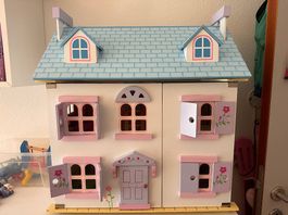 Maison de poupées en bois