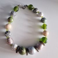 Vintage Modekette aus Glas- und Kunststoffperlen