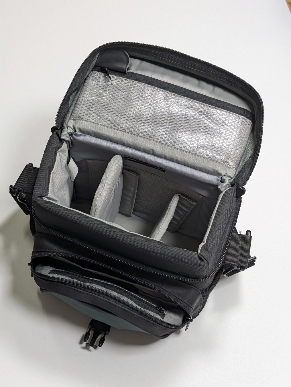 Lowepro Taschen: Lowepro Nova 1 AW - gebraucht – Gebraucht aus Thalwil von miguev 1