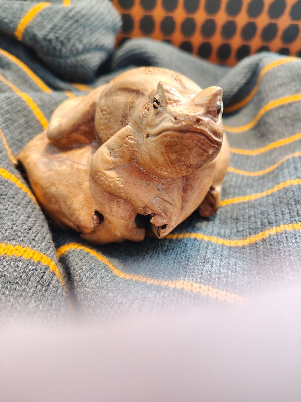 Statuette: Holzfigur Frosch handgeschnitzt – Usato da Oberhelfenschwil venduto da rsm_j976