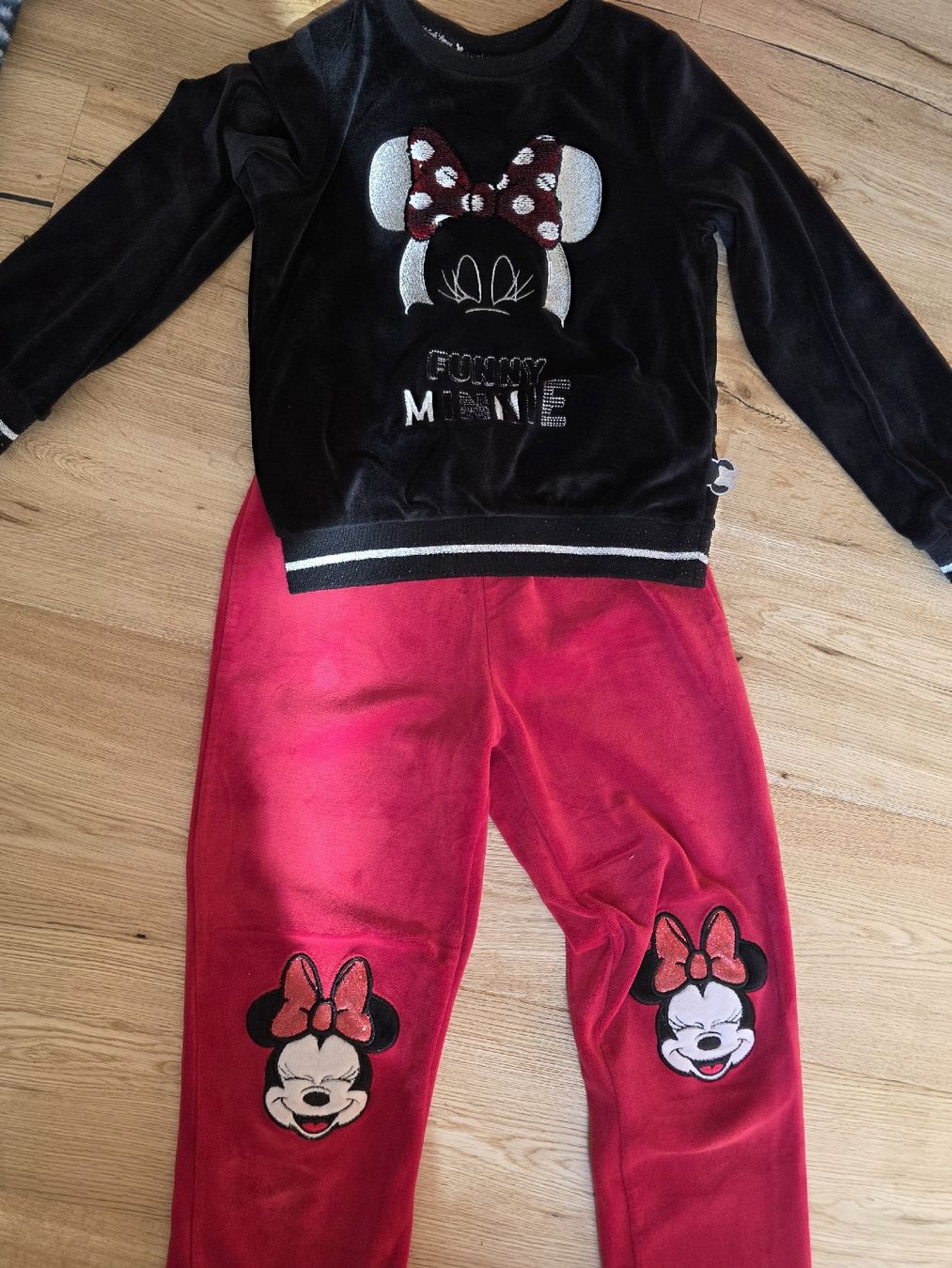 Kleiderpakete & -sets: Minnie Mouse Disney Samt Zweiteilig Gr. 128 – Gebraucht aus Toffen von ver_x68f 5