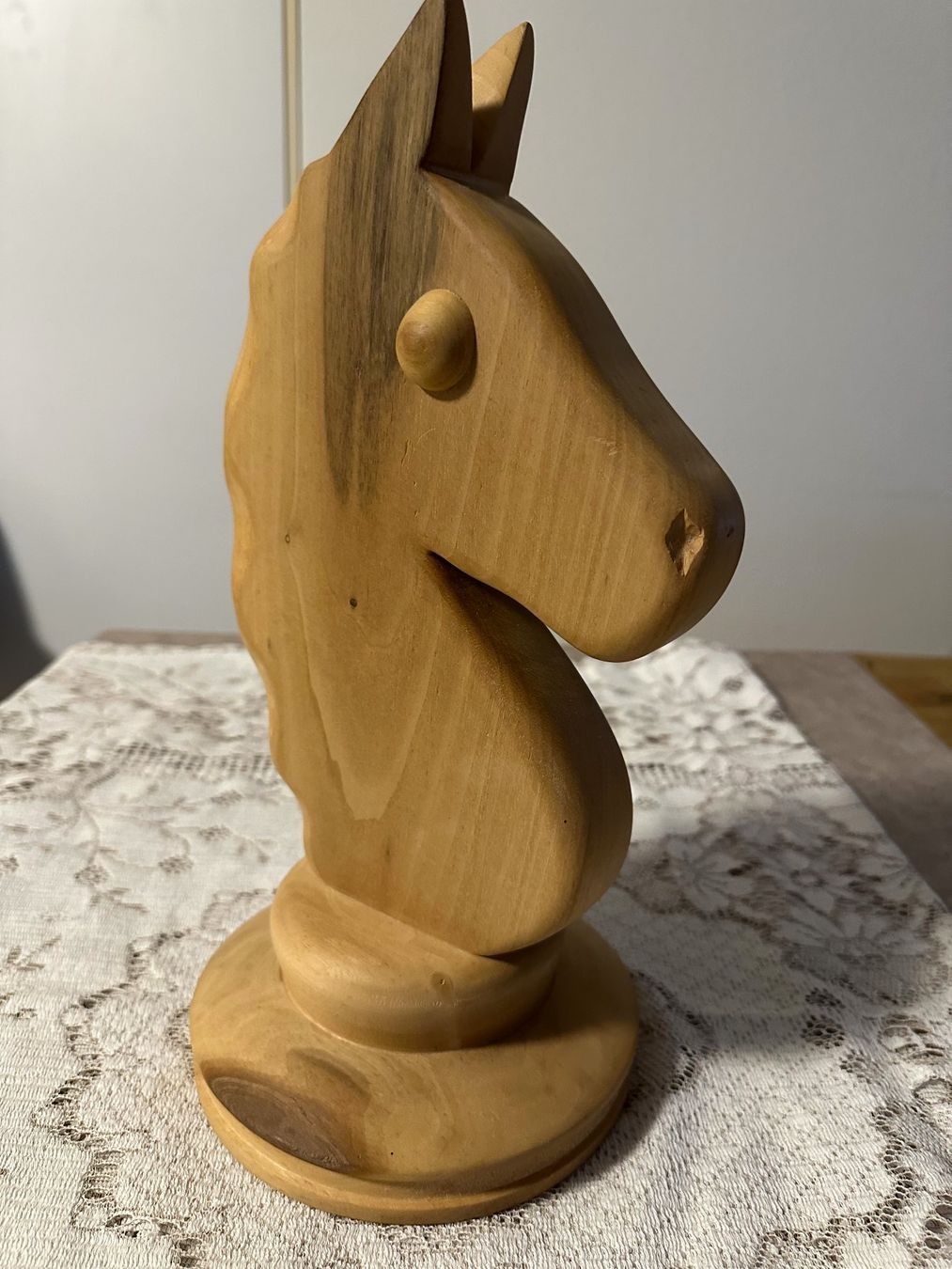 Articoli in legno: Grosser Schachspringer aus Nussbaumholz – Nuovo (secondo la descrizione) da Kriens venduto da Adewal