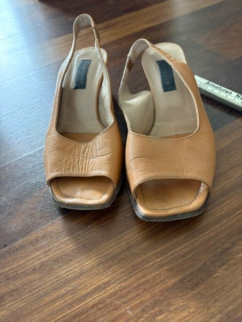 Globus Scarpe da donna: Damenschuh, Gr. 36 1/2, camel, Globus, Sandale – Usato da Pfäffikon ZH venduto da GZHDZV 3