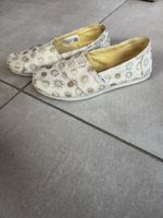 TOMS Damenschuhe Grösse 37 weiss/gold gemustert gebraucht