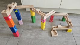 Kugelbahn aus Holz