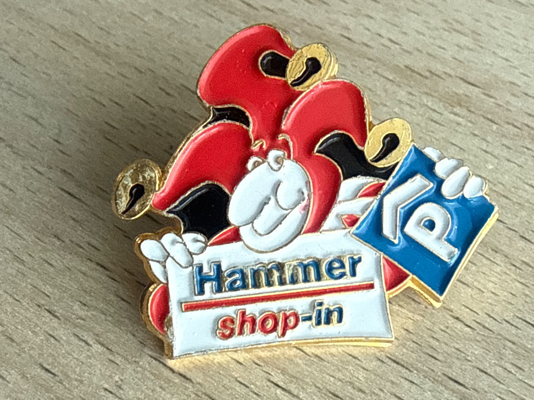 Plaketten & Abzeichen: Pin Hammer shop-in – Gebraucht aus Glattbrugg von Schweigmatt