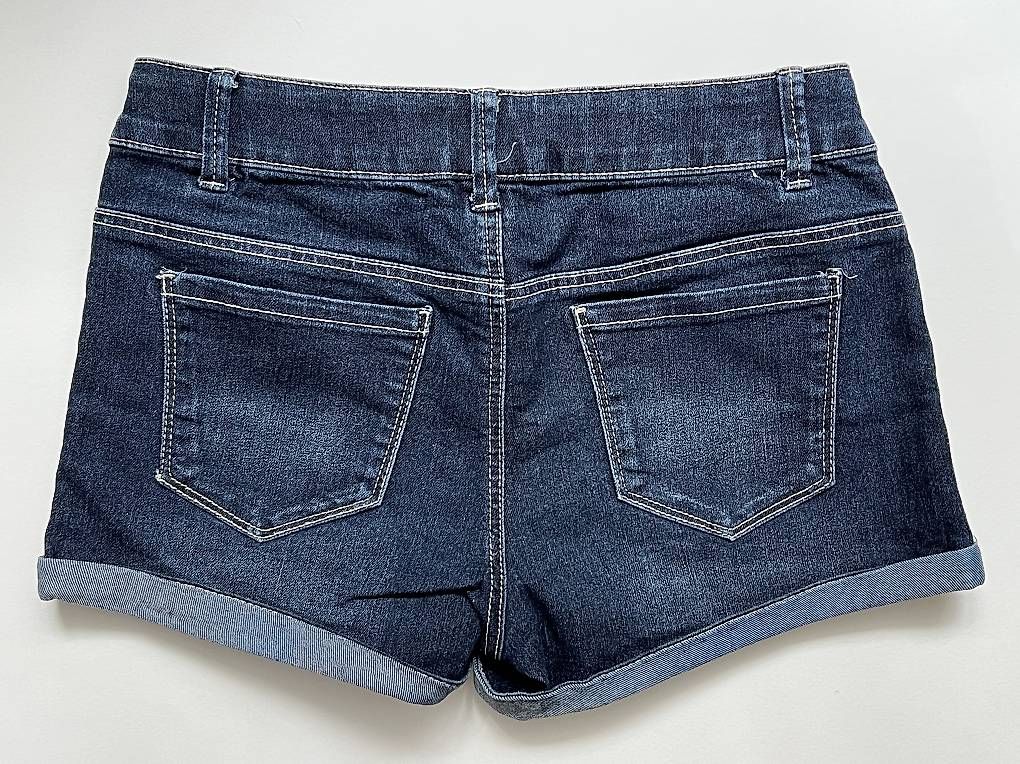 Pantaloni: Denim shorts (Gr. 164) – Usato da Wädenswil venduto da esp_z8tb 1