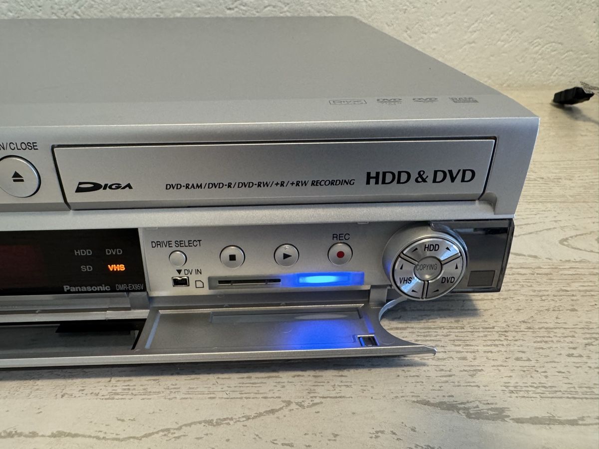 Panasonic Enregistreurs: Panasonic DMR-EX95V HDD/DVD/VHS Recorder – D'occasion à Zunzgen par milesdavis76 3