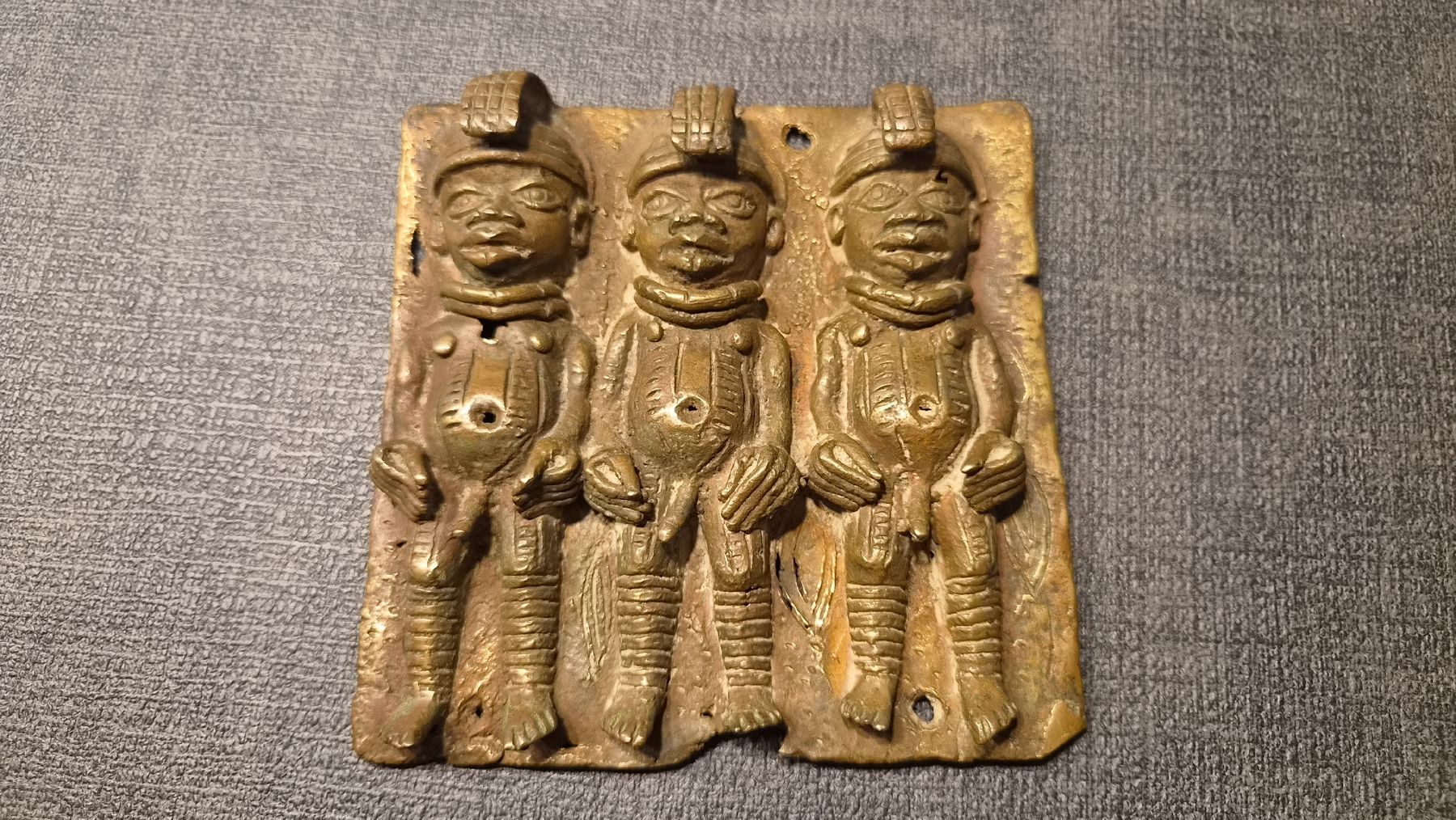 Figurines: Bronze relief drei Figuren antike – D'occasion à Titterten par Neleh82 2